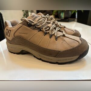 New Balance 966 Women’s Hiking Shoes Waterproof Athletic Sz 8 1/2